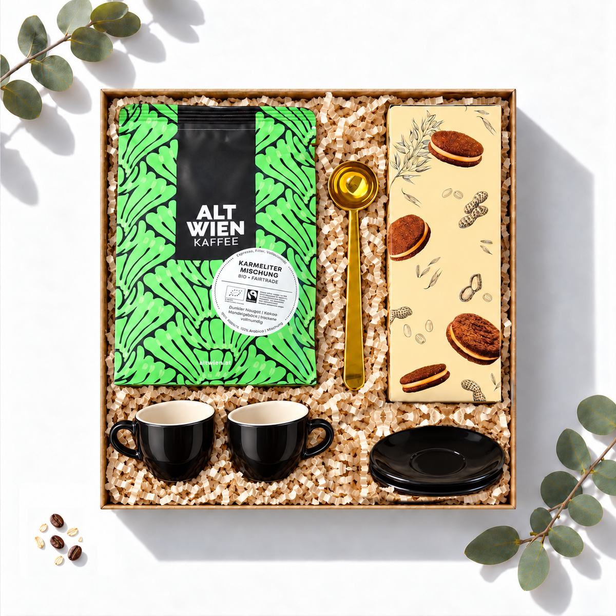 Geschenkbox Bio Kaffeegenuss mit Alt Wien Bio-Kaffee, Hafer-Doppelkeksen und zwei Espressotassen, Ansicht von oben