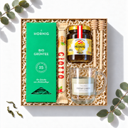 Geschenkbox Goldene Teestunde mit J. Hornig Bio-Grüntee, Honig, Honiglöffel, Glastasse und Giotto, Ansicht von oben