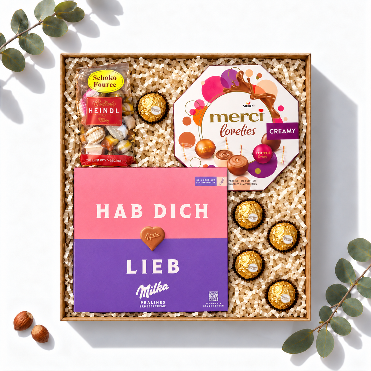 Geschenkbox Hab dich lieb mit Milka „Hab dich lieb“ Pralinés, Merci und Heindl Schoko Fouree, Ansicht von oben