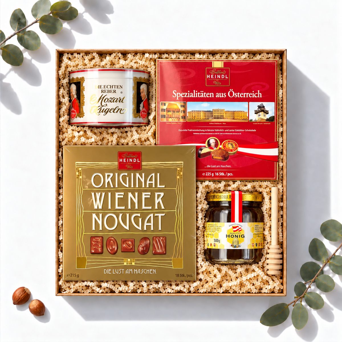 Geschenkbox Kaiserliche Momente mit Original Wiener Nougat, Heindl Spezialitäten, Mozartkugeln und Honig, Ansicht von oben