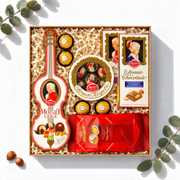 Geschenkbox Mozart Festspiele mit Reber Mozartkugeln in Geigen-Verpackung, Mozart-Chocolade und Mirabell, Ansicht von oben