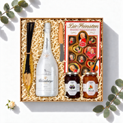Geschenkbox Prickelnde Eleganz mit Schlumberger White Ice Secco, Reber Mozart-Spezialitäten und Staud's Konfitüre, von oben